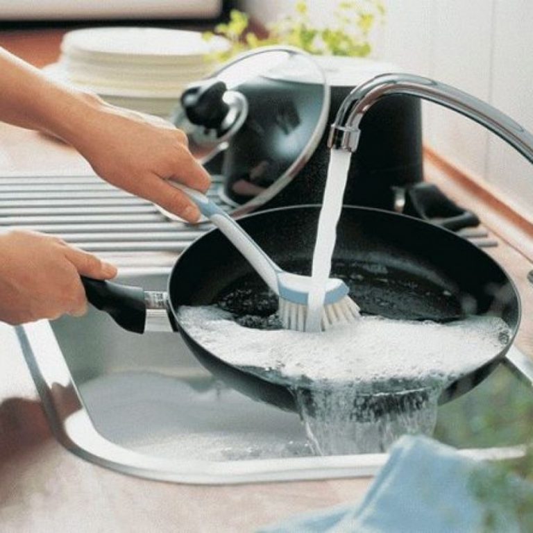 Как очистить самую грязную сковородку