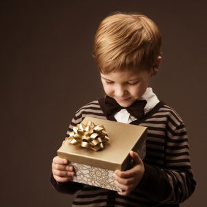 Как выбрать подарок ребенку?